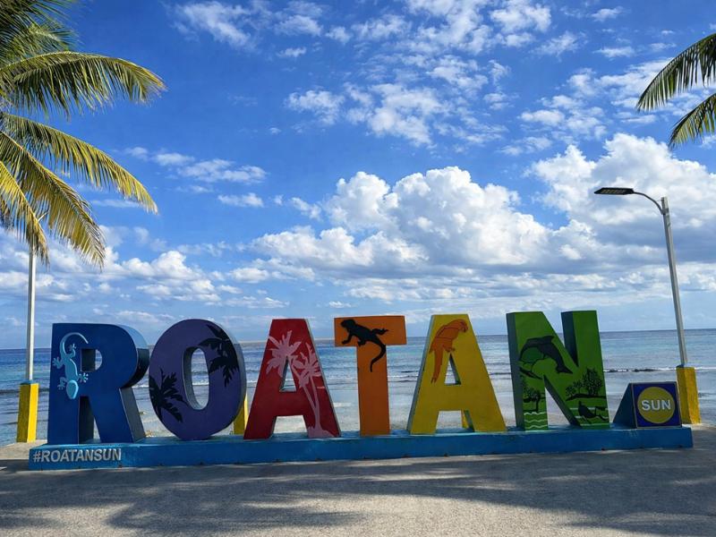 Exclusive Private Roatán Experience: Snorkel, Wildlife & West Bay